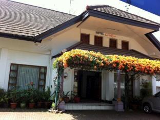 Catellya Guest House Cipaku Bandung Exteriér fotografie